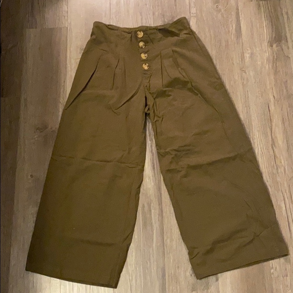 Wide Leg Capri Pants